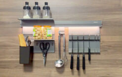 Giá treo ngoài 4 món có đèn Led Eurogold EVM700 70cm